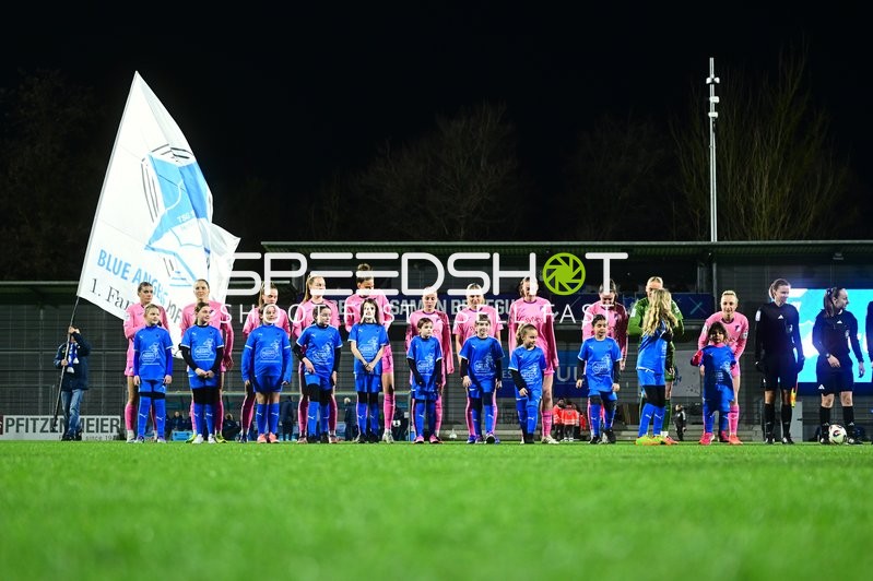 Spielerinnen vor Spielbeginn