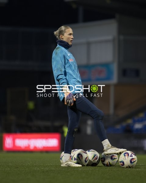 Torwart Juliane Schmid (27; TSG Hoffenheim) mit Bällen