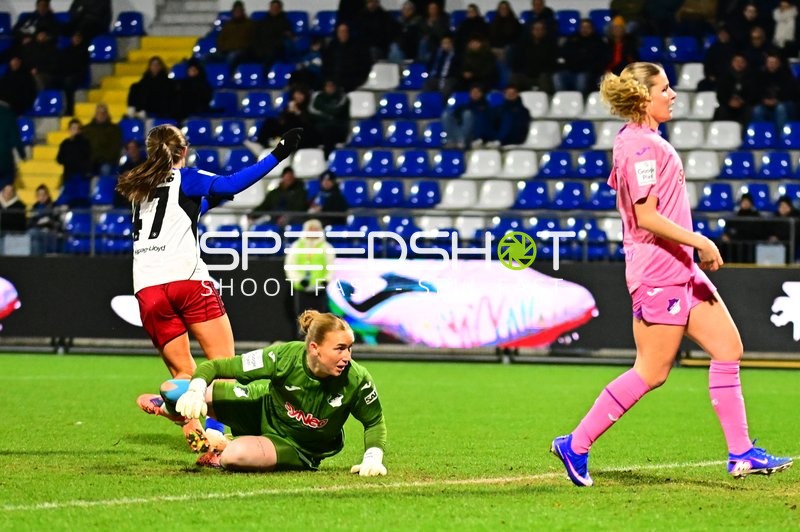 Torwart pariert Schuss