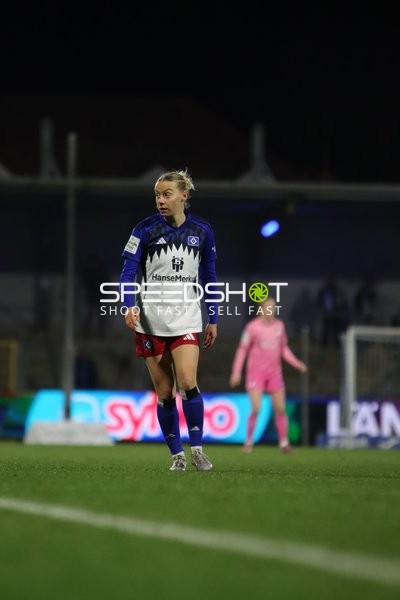 Spielszene mit Sophie Hillebrand (22; Hamburger SV)