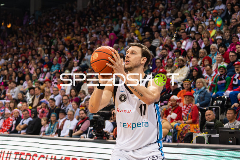 Jan Niklas Wimberg (17; Veolia Towers Hamburg) mit Wurf