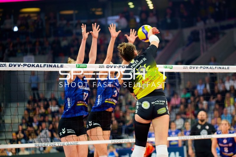 Angriff und Block am Netz