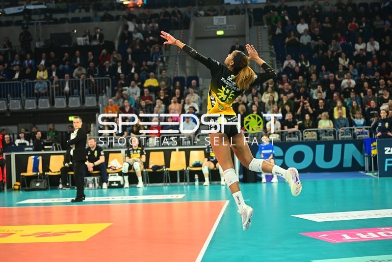 Aufschlag von 35; VfB Suhl LOTTO Thüringen