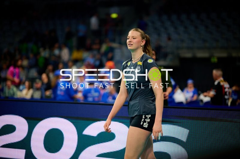 Spielszene mit Svea Naujack (1; VfB Suhl LOTTO Thüringen)