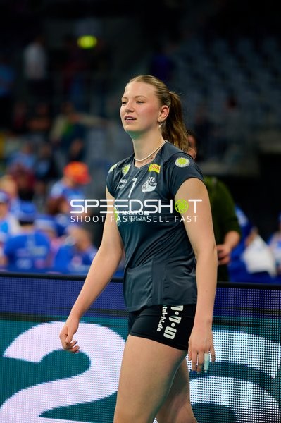 Spielszene mit Svea Naujack (1; VfB Suhl LOTTO Thüringen)