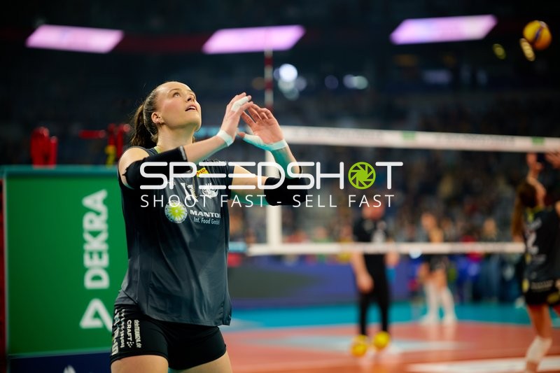 Spielszene mit Laura Berger (11; VfB Suhl LOTTO Thüringen)