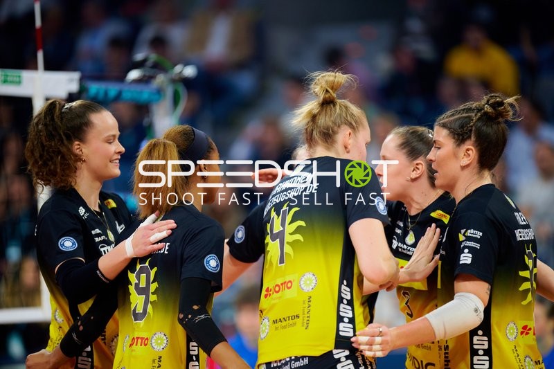 Spielszene mit Laura Berger (11; VfB Suhl LOTTO Thüringen), McKenzie Foley (8; VfB Suhl LOTTO Thüringen) und Lara Nagels (3; VfB Suhl LOTTO Thüringen)