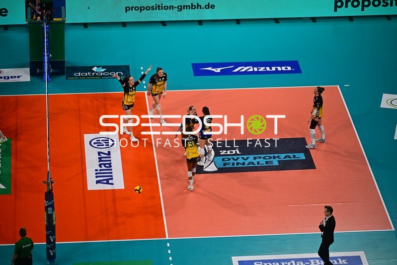 10; VfB Suhl LOTTO Thüringen jubelt im DVV-Pokalfinale