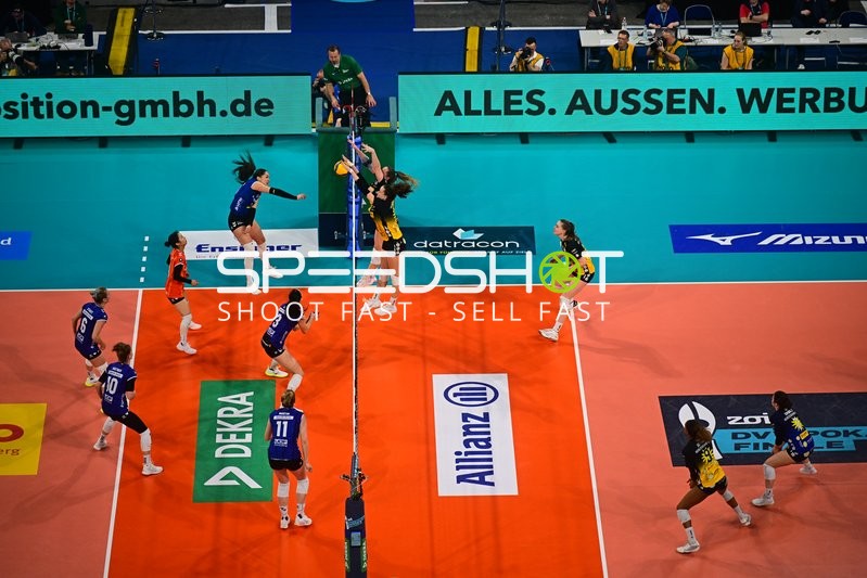 Volleyballspiel im DVV-Pokalfinale