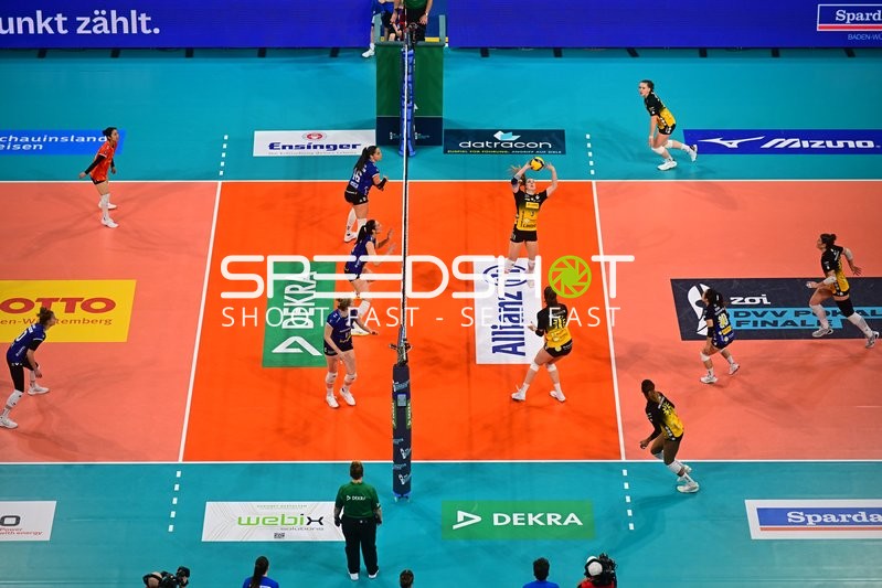 Aufschlag von Lara Nagels (3; VfB Suhl LOTTO Thüringen)