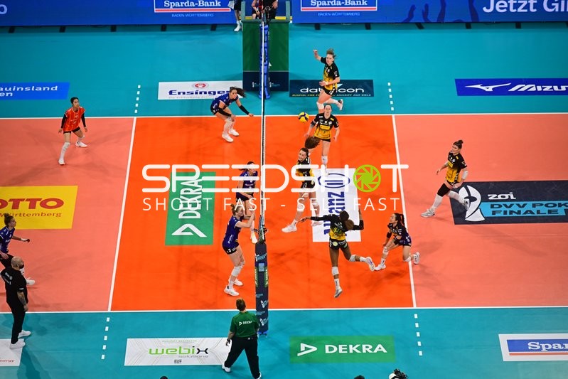 Spielszene mit Lara Nagels (3; VfB Suhl LOTTO Thüringen) und Laura Berger (11; VfB Suhl LOTTO Thüringen)