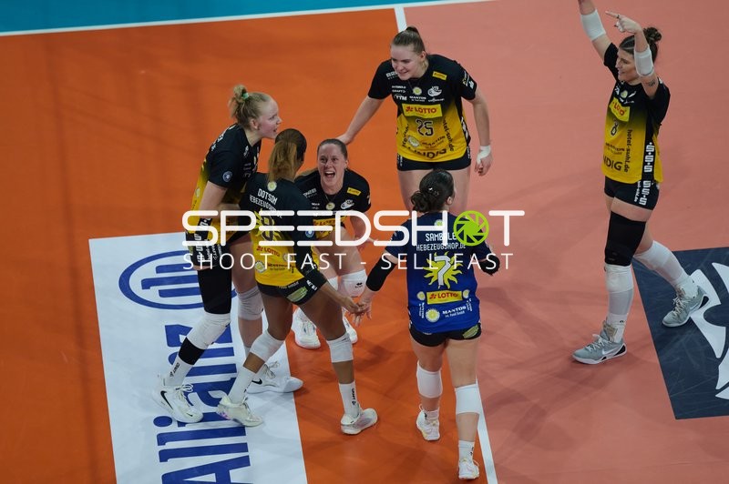 Jubel von Monika Brancuska (25; VfB Suhl LOTTO Thüringen) und Team