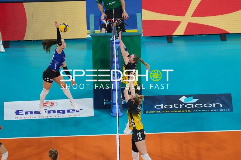 Spielszene mit Lara Nagels (3; VfB Suhl LOTTO Thüringen), Pauline Martin (11; Allianz MTV Stuttgart) und Lydia Grote (5; Allianz MTV Stuttgart)