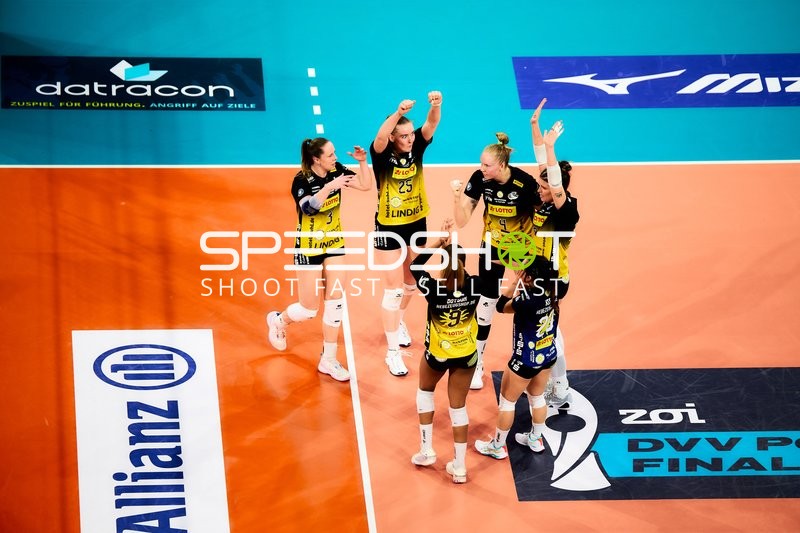 Jubel von Monika Brancuska (25; VfB Suhl LOTTO Thüringen) und Lara Nagels (3; VfB Suhl LOTTO Thüringen)