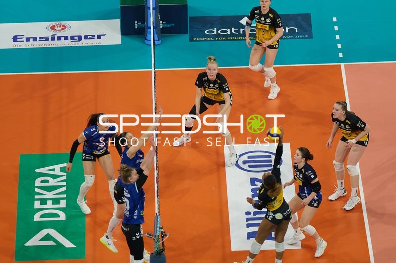 Block am Netz mit Lara Nagels (3; VfB Suhl LOTTO Thüringen) und Roosa Laakkonen (4; VfB Suhl LOTTO Thüringen)