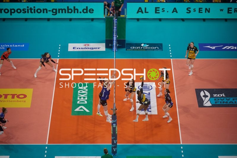 Spielszene mit Lara Nagels (3; VfB Suhl LOTTO Thüringen) und Laura Berger (11; VfB Suhl LOTTO Thüringen)