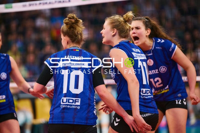 Spielszene mit Lucia Varela Gomez (12; Allianz MTV Stuttgart)