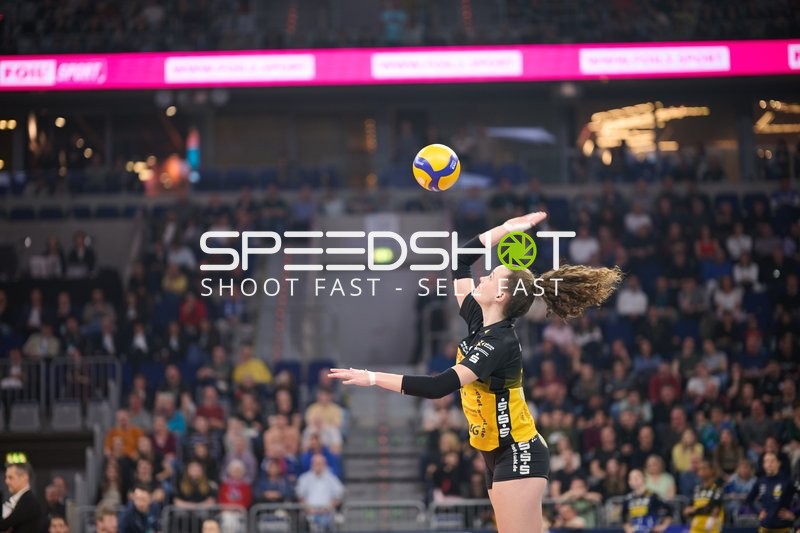 Spielszene mit Emma Sambale (7; VfB Suhl LOTTO Thüringen)