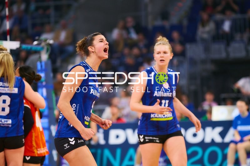 Spielszene mit Pauline Martin (11; Allianz MTV Stuttgart)