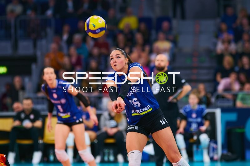 Spielszene mit Mikala Mogensen (16; Allianz MTV Stuttgart)