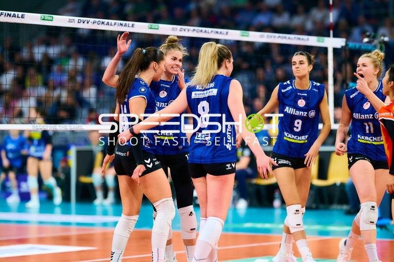 Spielszene mit Pia Kästner (10; Allianz MTV Stuttgart) und Anna Koulberg (9; Allianz MTV Stuttgart)