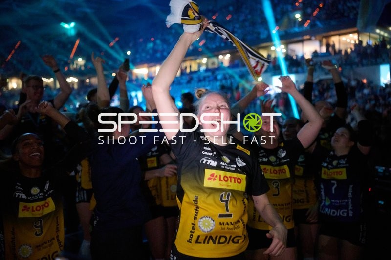 Jubel von Roosa Laakkonen (4; VfB Suhl LOTTO Thüringen), Lara Nagels (3; VfB Suhl LOTTO Thüringen) und Sanaa Dotson (9; VfB Suhl LOTTO Thüringen)