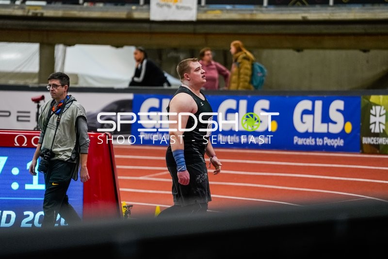 Athlet beim Kugelstoß