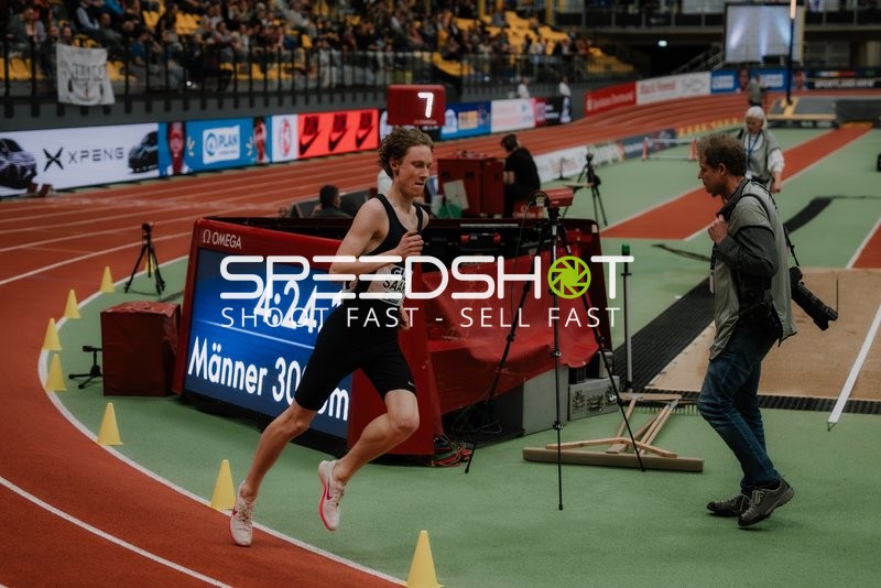 Läufer beim 3000m Rennen