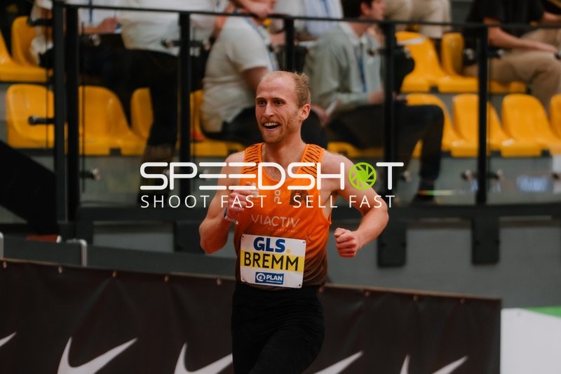 Athlet Bremm läuft strahlend