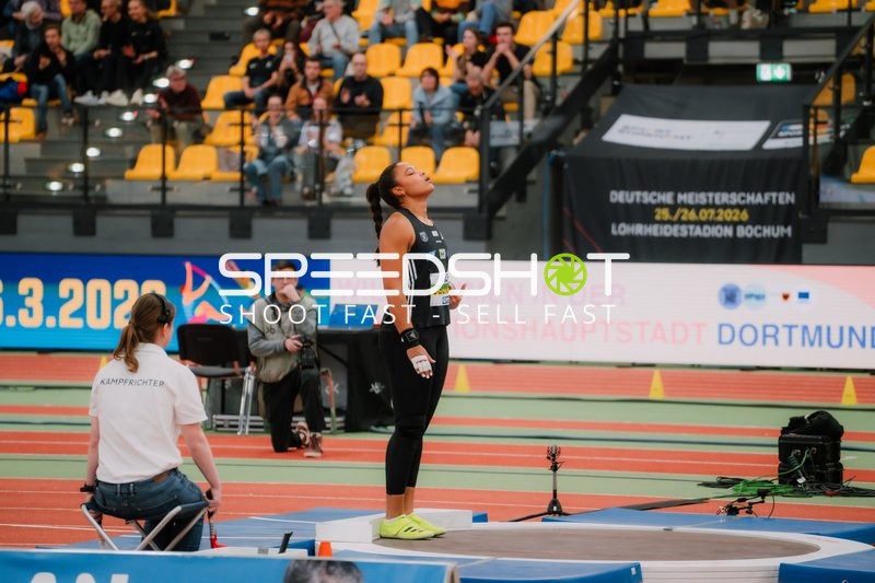 Athletin Kugelstoß Vorbereitung