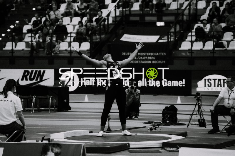 Athlet Ogunleye jubelt