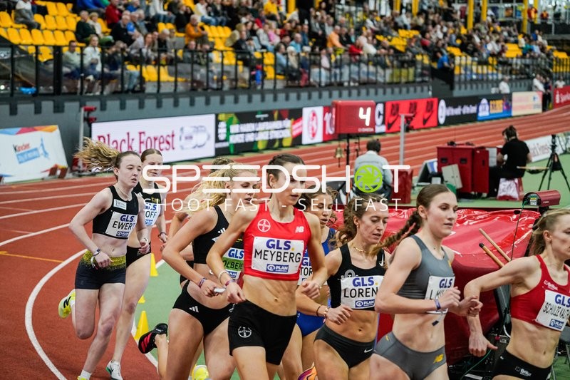 Läuferinnen kämpfen um Sieg