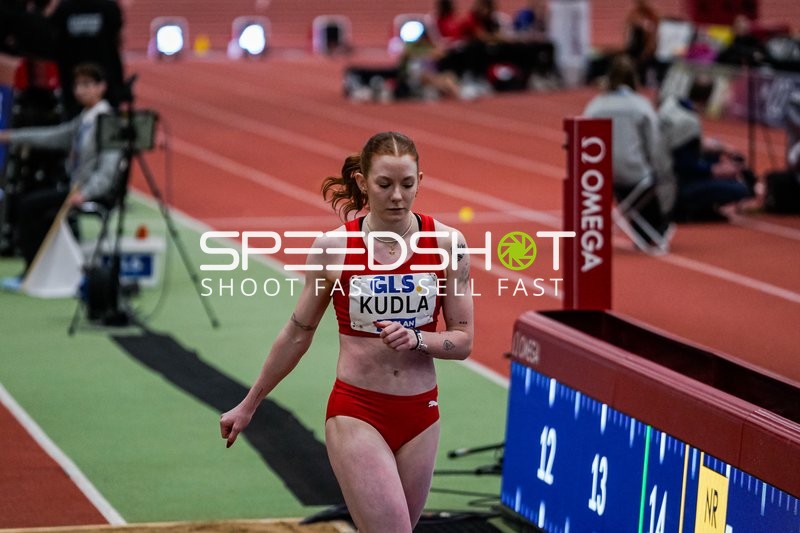 Athletin Kudla beim Weitsprung