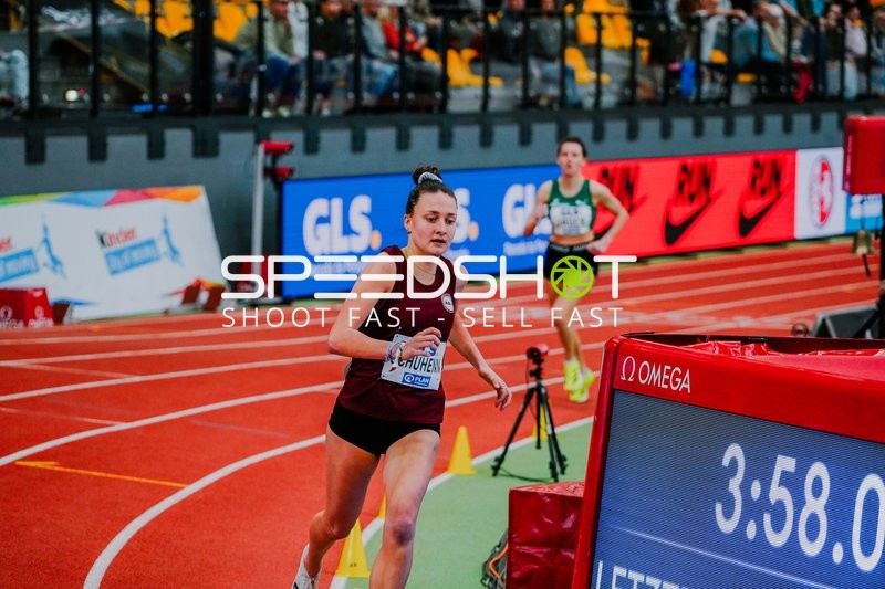 Läuferin führt Rennen