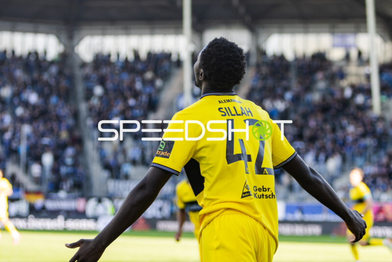 Spieler Omar Sillah (42; Alemannia Aachen) in Aktion