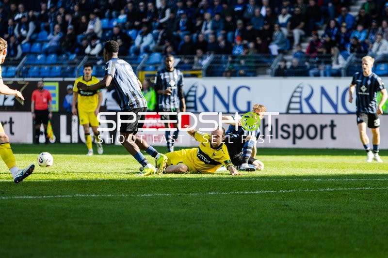 Zweikampf um den Ball