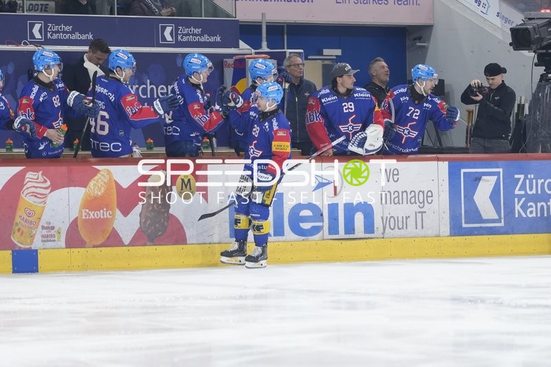 Ingo Loibnegger (994; EHC Kloten) an der Bande
