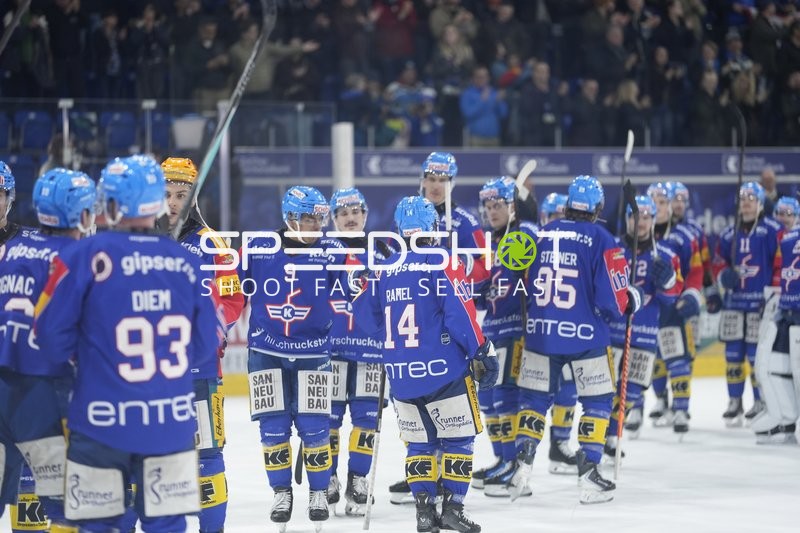 Spieler von EHC Kloten feiern