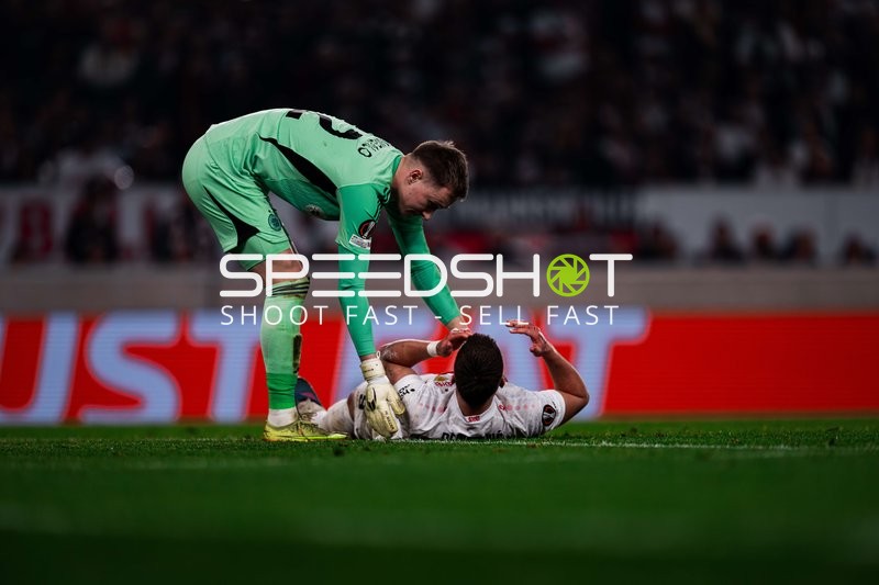 Torwart hilft verletzt