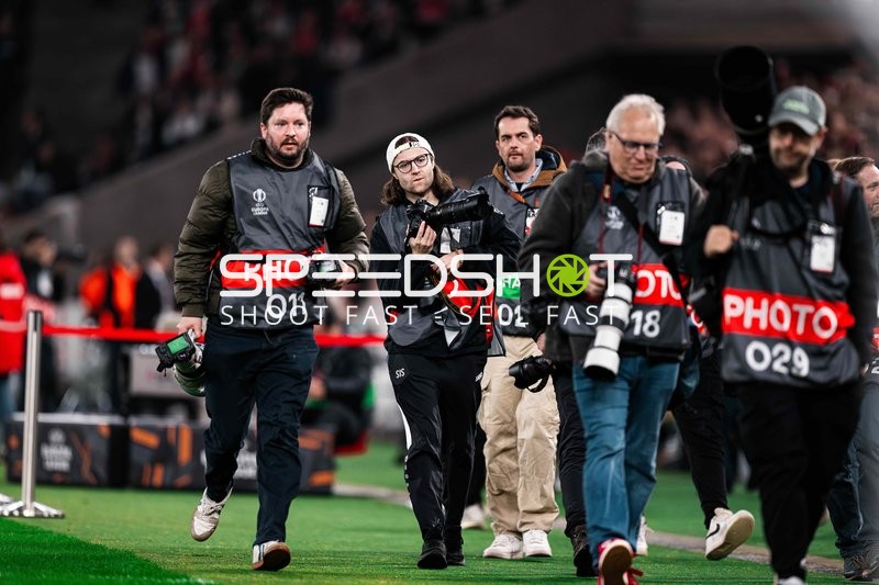 Fotografen auf dem Spielfeld