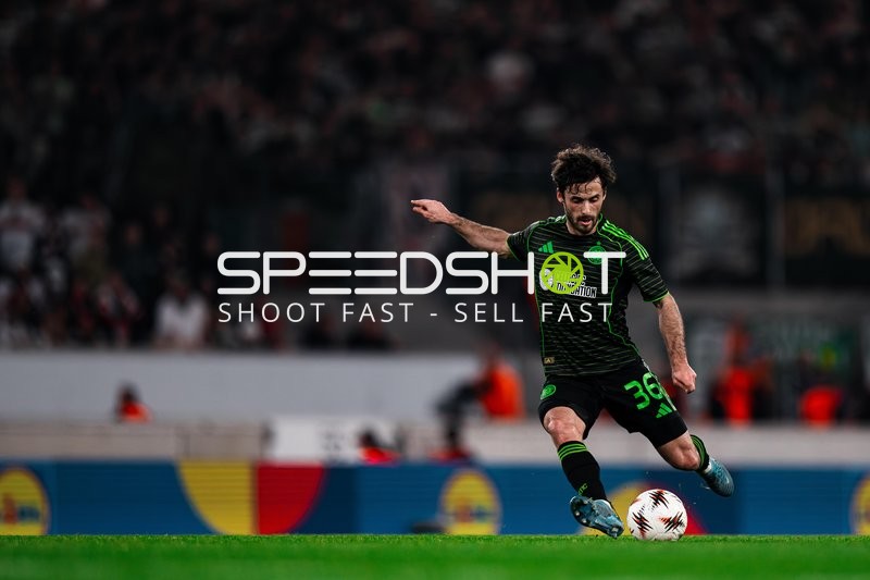 Spieler mit Ball am Fuß