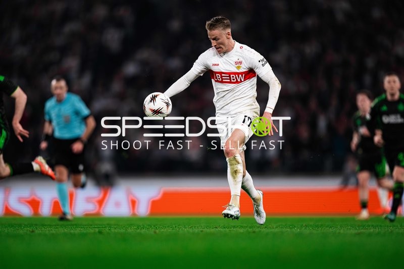 Spielszene mit Chris Führich (10; VfB Stuttgart)