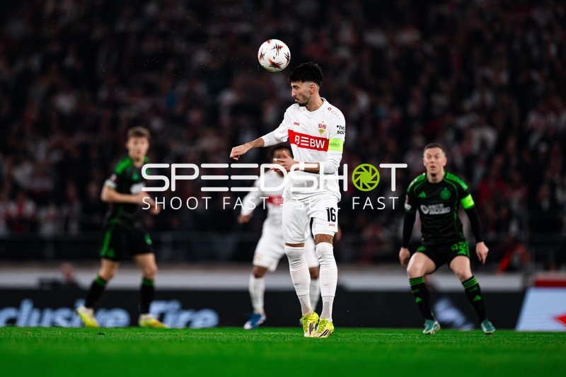 Kopfball-Duell im Spiel