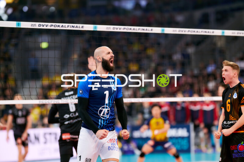 Spielszene mit Vojin Cacic (1; VfB Friedrichshafen)