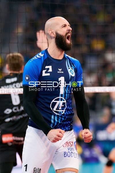 Spielszene mit Vojin Cacic (1; VfB Friedrichshafen)