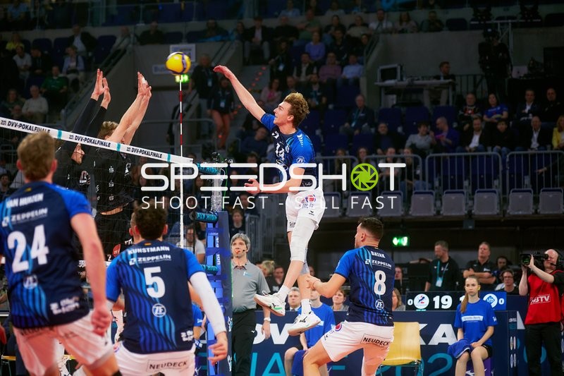 Parker James Van Buren schmettert