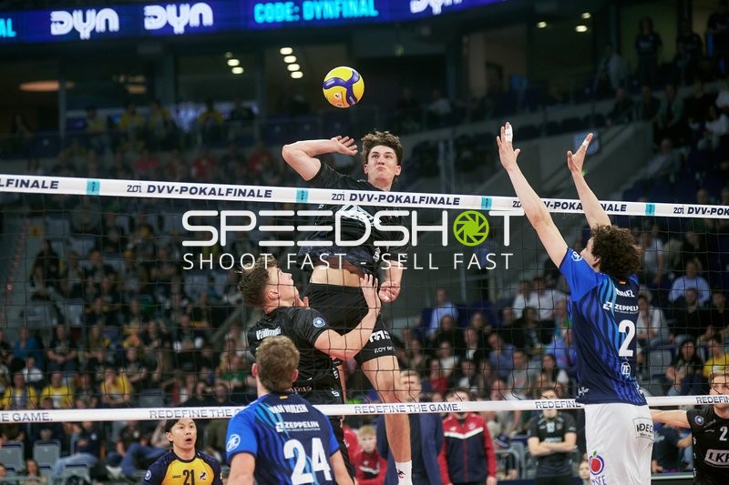 Spielszene mit Cole Young (8; SVG Lüneburg) und Sho Takahashi (21; SVG Lüneburg)