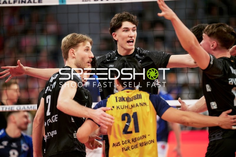 Spielszene mit Cole Young (8; SVG Lüneburg) und Daniel Gruvaeus (2; SVG Lüneburg)