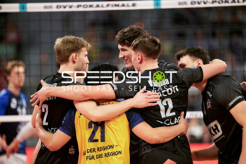 Spielszene mit Cole Young (8; SVG Lüneburg)