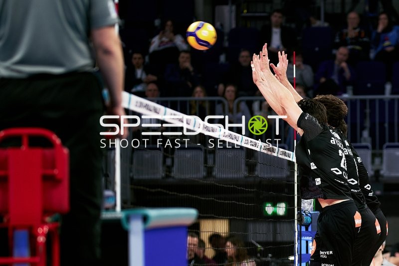 Spielszene mit Shane Holdaway (1; SVG Lüneburg), Joscha Kunstmann (7; SVG Lüneburg) und Cole Young (8; SVG Lüneburg)